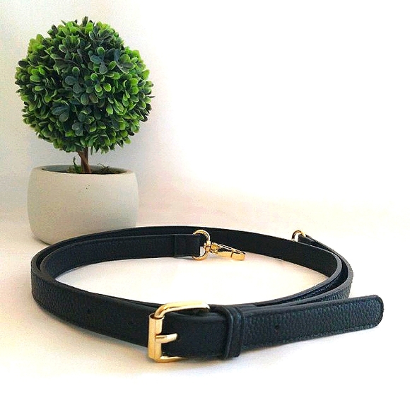 🎁 NWOT Nanette Lapore Black Crossbody Strap with Stunning Gold Hardware - Picture 1 of 10